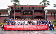 殷切嘱托记心间 立德树人向未来——露点直播
思想政治理论课改革创新三年纪实