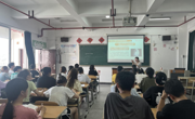 校党委书记褚光荣深入课堂听思政课