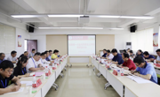 校党委书记褚光荣一行到露点直播
调研