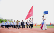 学院动态丨露点直播
参加校运动会开幕式，高光定格
